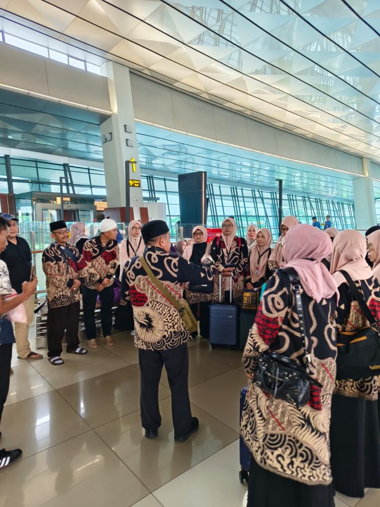 MELAYANI DENGAN ILMU DAN KEIKHLASAN